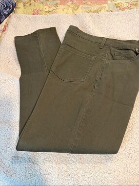 Gloria Vanderbilt Amanda Straight Leg Jeans in Olive Green